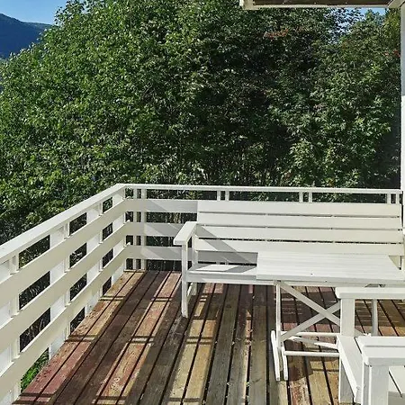 בית נופש Sogndalsfjora Sleeps 6 Wifi סוגנדל