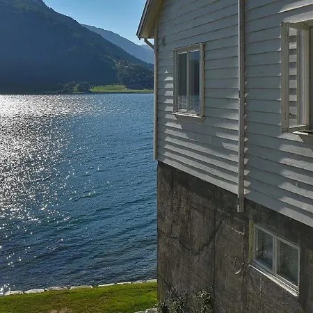Sogndalsfjora Sleeps 6 Wifi *