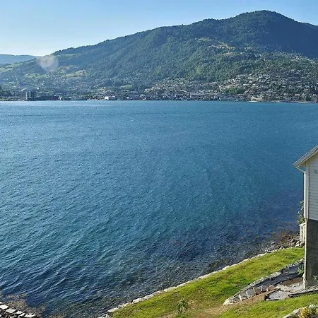 Sogndalsfjora Sleeps 6 Wifi Holiday home *
